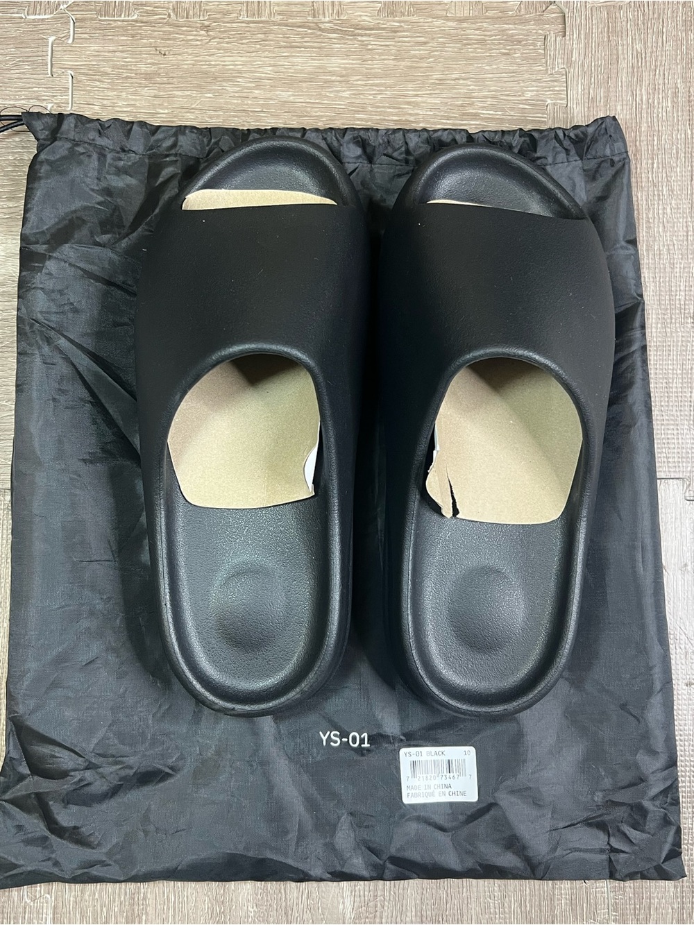YZY YS-01 Slide SZ 10 Men’s Comfort Sandals Brand New Black YEEZY Fast Shipping